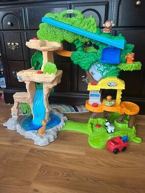 Little people care and share safari set